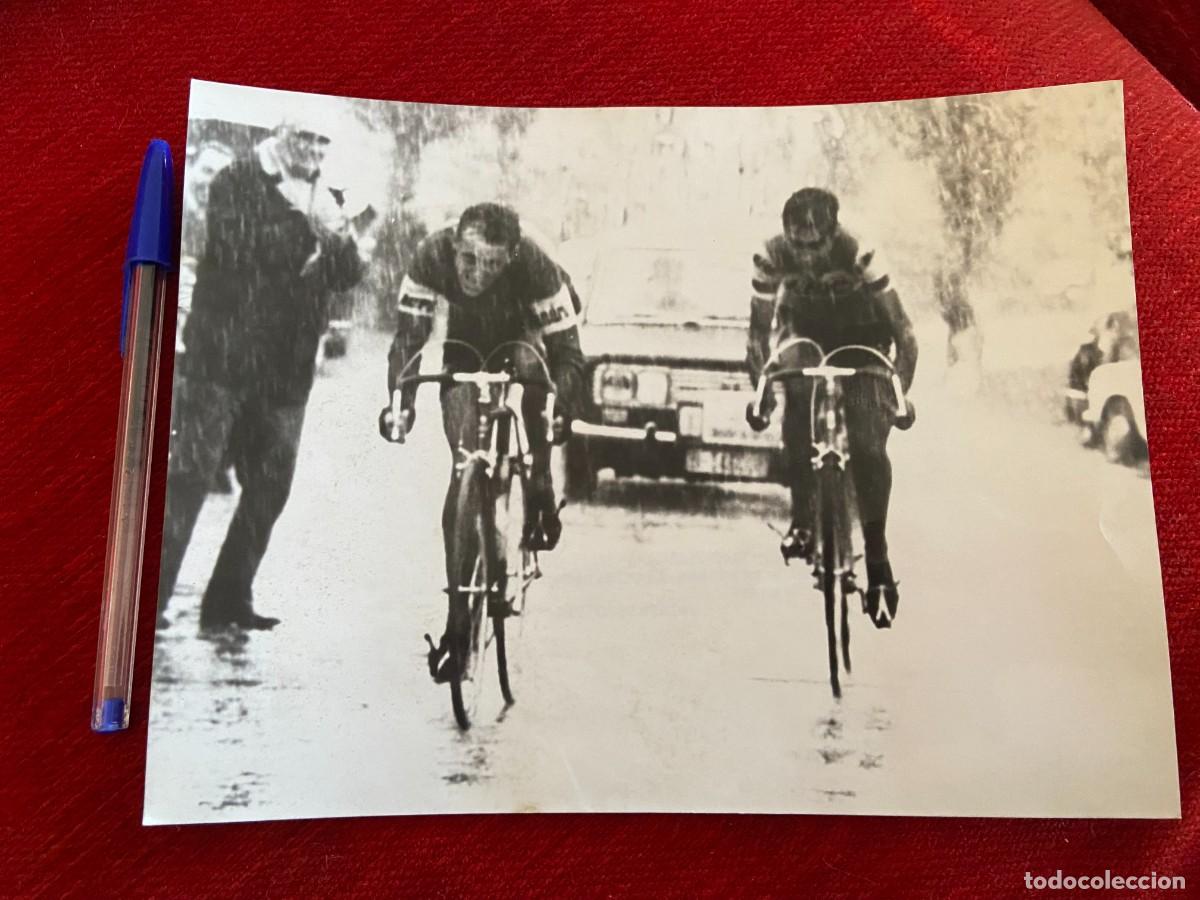 Coleccionismo deportivo: F25745 FOTO FOTOGRAFIA ORIGINAL CICLISMO VUELTA A ESPA&Ntilde;A (13-5-1971) JOOP ZOETEMELK LUIS OCA&Ntilde;A