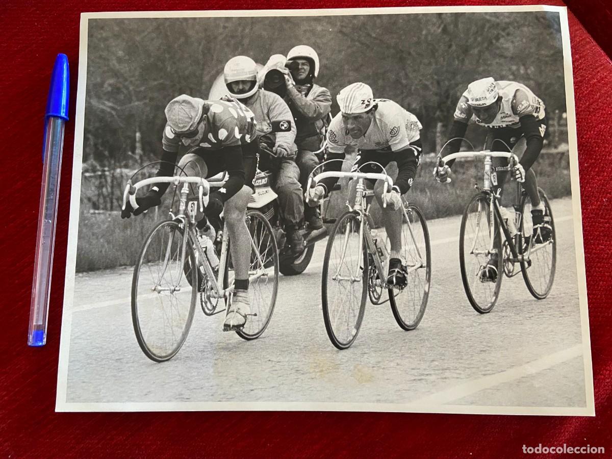 Coleccionismo deportivo: F25751 FOTO FOTOGRAFIA ORIGINAL CICLISMO VUELTA A ESPA&Ntilde;A 1986 ROBERT MILLAR ALVARO PINO FABIO PARRA