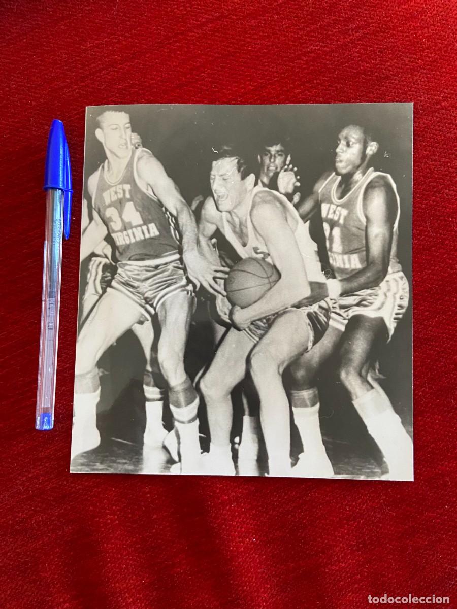 Coleccionismo deportivo: F25866 FOTO FOTOGRAFIA ORIGINAL BALONCESTO NBA RADIVOJ KORAC UNIVERSIDAD VIRGINIA OESTE JERRY WEST??