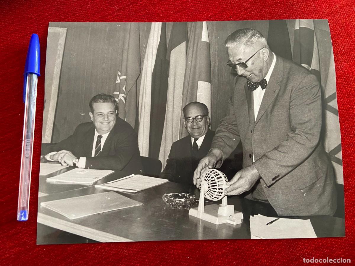 Collectionnisme sportif: F25929 FOTO FOTOGRAFIA ORIGINAL BALONCESTO CAMPEONATO DE EUROPA JUNIOR (10-5-1968) SORTEO