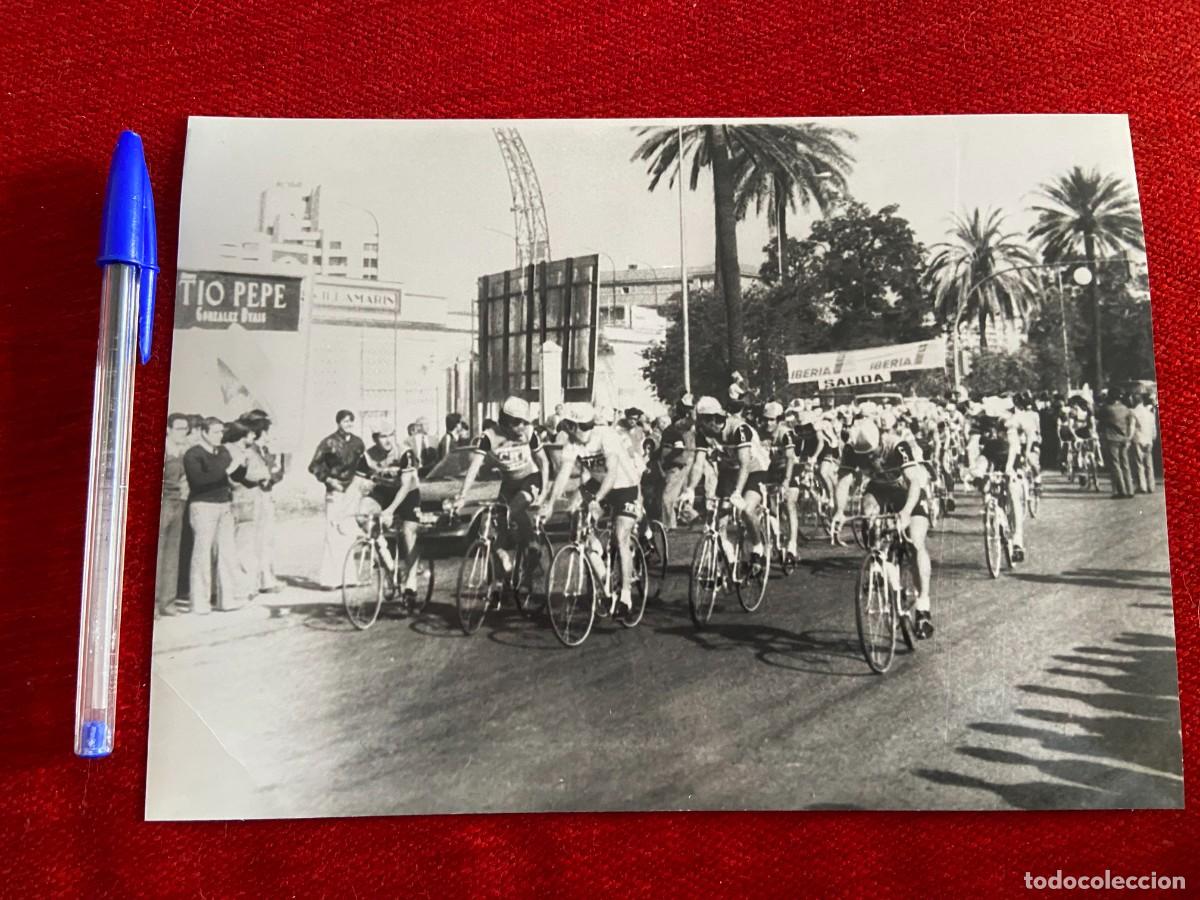 Coleccionismo deportivo: F26188 FOTO FOTOGRAFIA ORIGINAL CICLISMO VUELTA A ESPA&Ntilde;A (26-4-1979) BENITO VILLAMARIN LA PALMERA