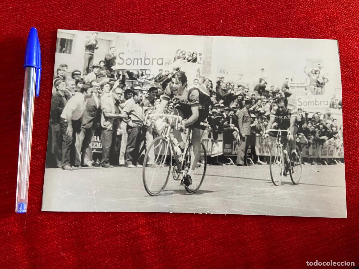 Coleccionismo deportivo: F26189 FOTO FOTOGRAFIA ORIGINAL CICLISMO VUELTA A ESPA&Ntilde;A (30-4-1979) CAMPEON CHRISTIAN LEVAVASSEUR