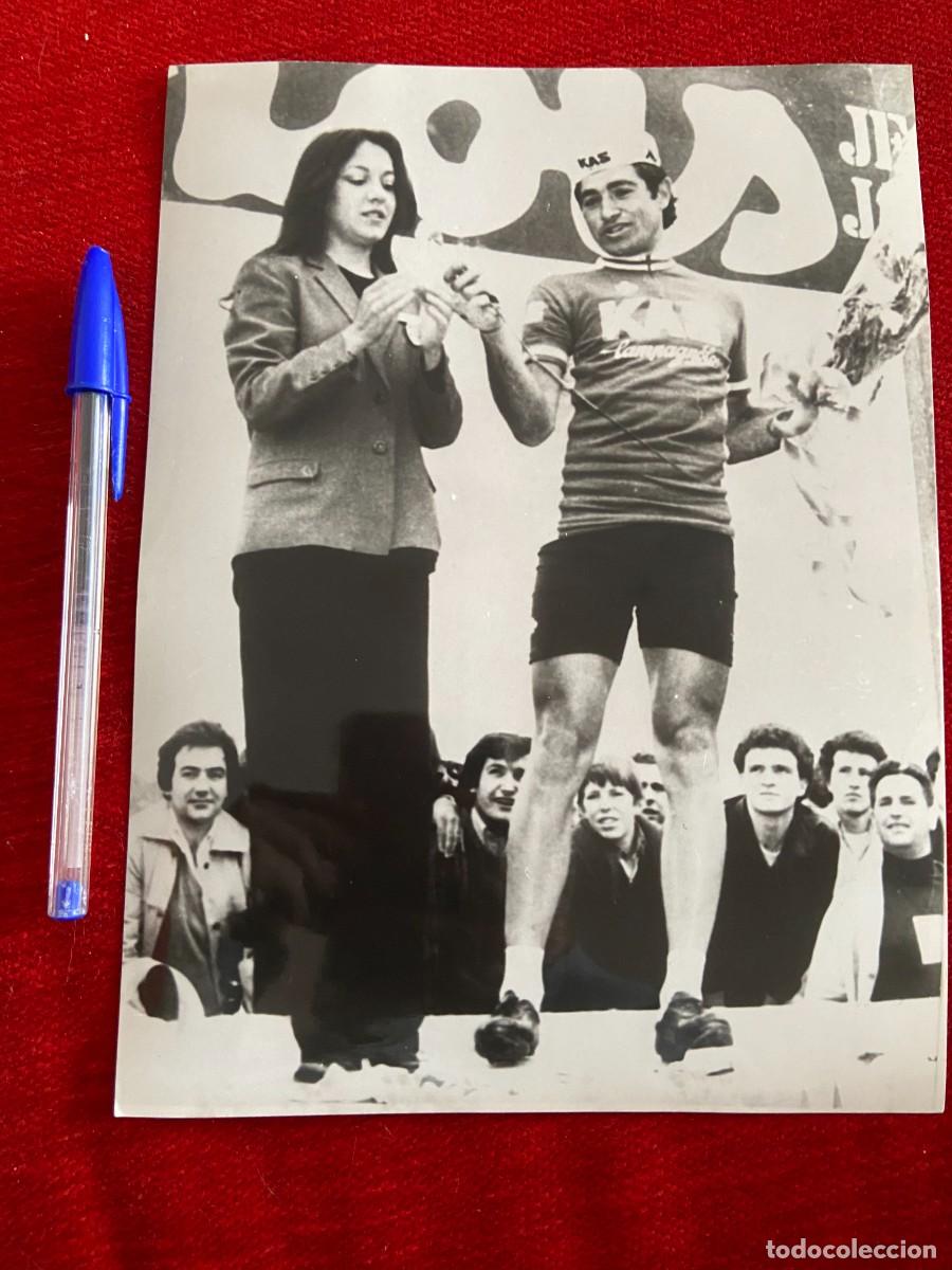 Coleccionismo deportivo: F26194 FOTO FOTOGRAFIA ORIGINAL CICLISMO VUELTA A ESPA&Ntilde;A (8-5-1979) BERNARDO ALFONSEL CAMPEON