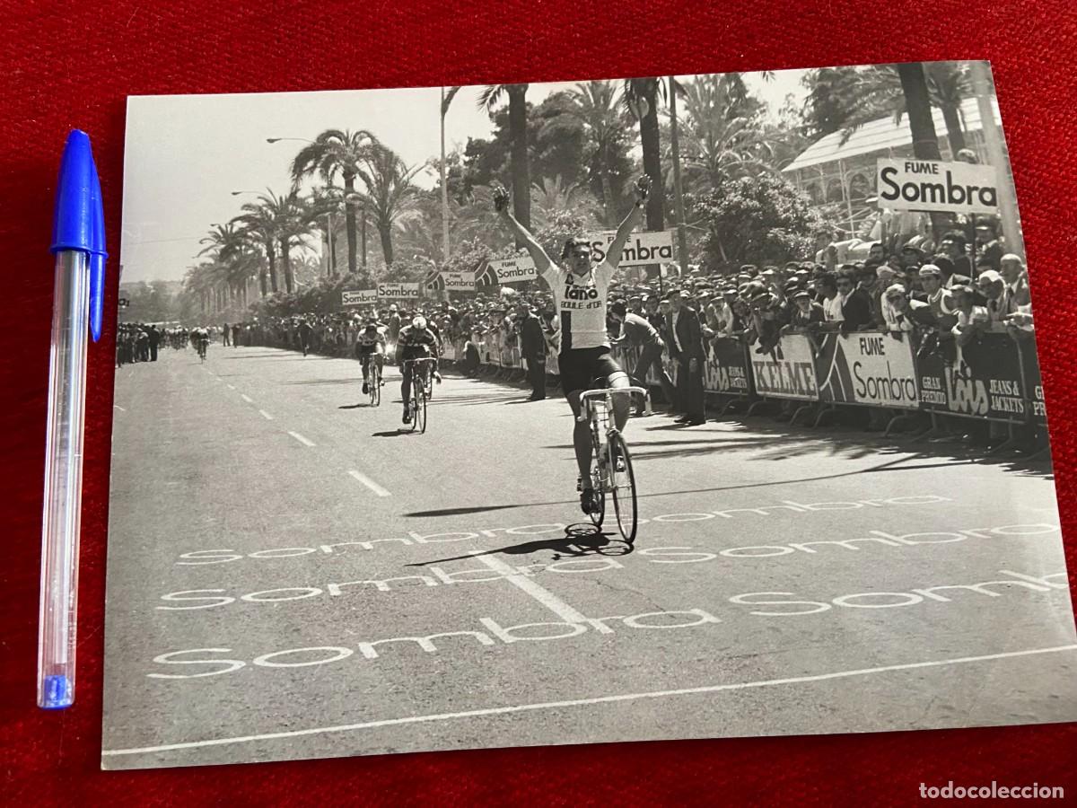 Coleccionismo deportivo: F26197 FOTO FOTOGRAFIA ORIGINAL CICLISMO VUELTA A ESPA&Ntilde;A (26-4-1979) ALFONS DE WOLF CAMPEON
