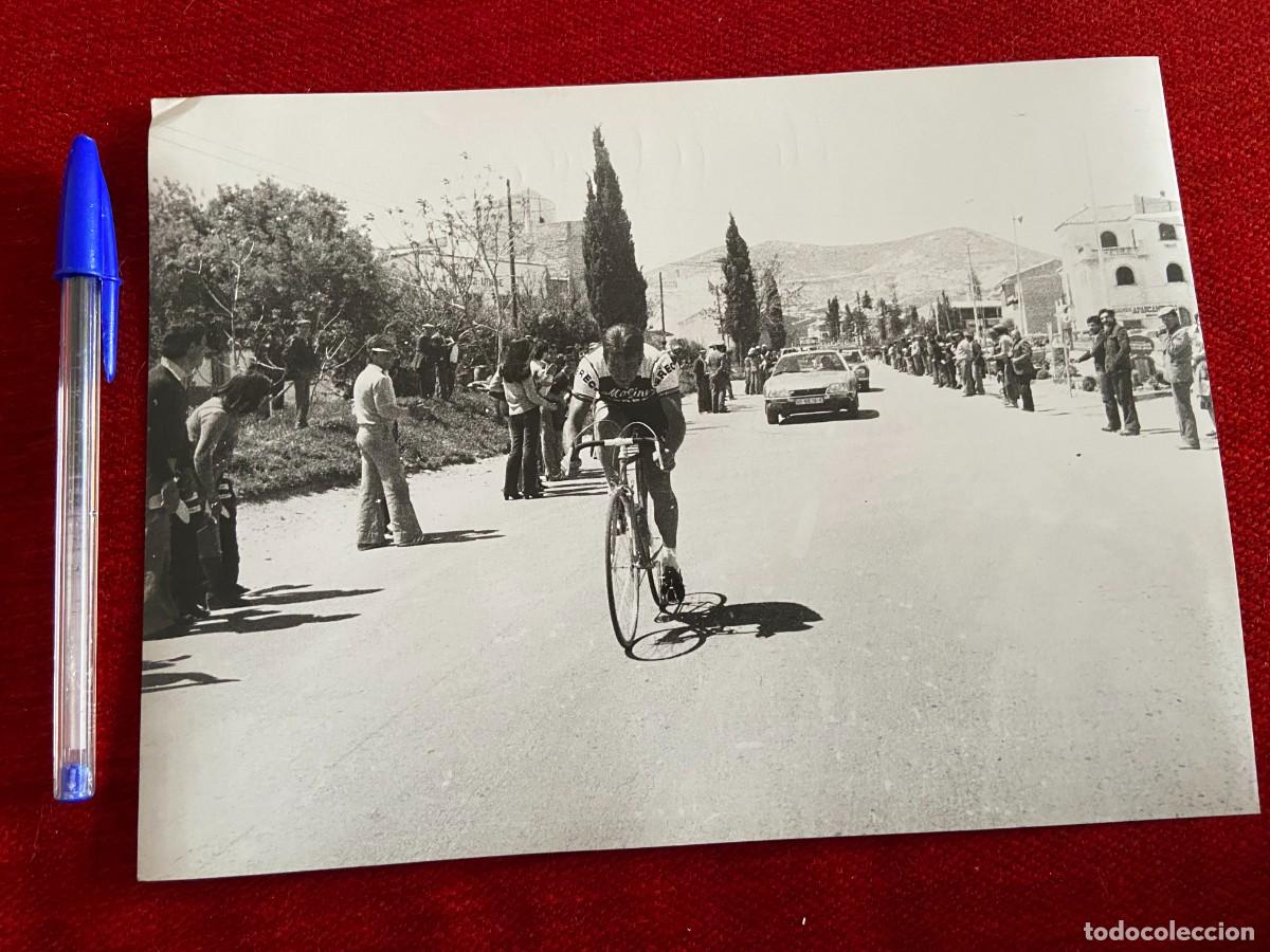 Coleccionismo deportivo: F26210 FOTO FOTOGRAFIA ORIGINAL CICLISMO VUELTA A ESPA&Ntilde;A (28-4-1979) ANTONIO MENENDEZ