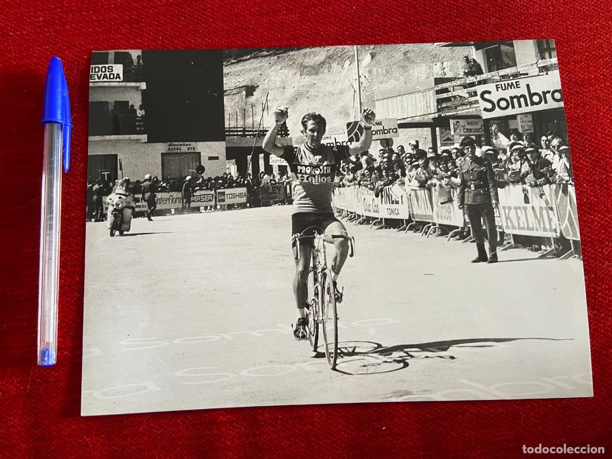 Coleccionismo deportivo: F26211 FOTO FOTOGRAFIA ORIGINAL CICLISMO VUELTA A ESPA&Ntilde;A (27-4-1979) FELIPE YA&Ntilde;EZ