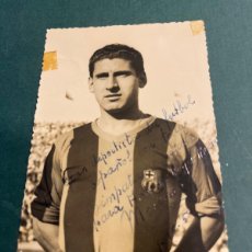 Coleccionismo deportivo: FOTOGRAFÍA DE MORENO FÚTBOL CLUB BARCELONA 1953 . AUTOGRAFO. ARTIFUTBOL. Lote 401129339