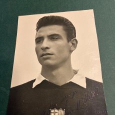 Coleccionismo deportivo: FOTOGRAFÍA DE SALVADOR SADURNI FÚTBOL CLUB BARCELONA 1960’S . AUTOGRAFO. ARTIFUTBOL. Lote 401130309