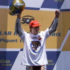 Coleccionismo deportivo: ALEX CRIVILLÉ MOTO GP (500) 1999. CAMPEÓN DEL MUNDO. FOTO. Lote 403312909