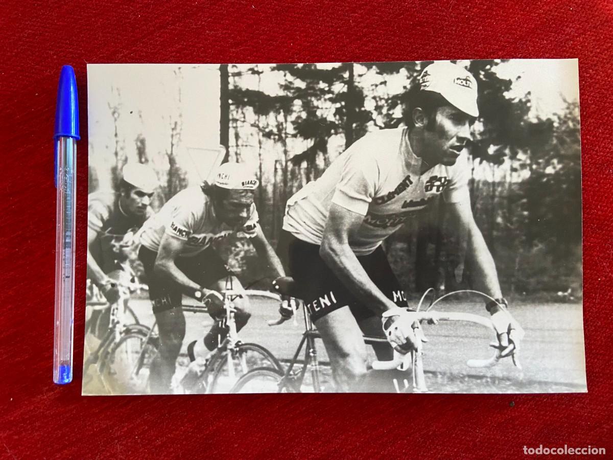 Coleccionismo deportivo: F26501 FOTO FOTOGRAFIA ORIGINAL CICLISMO GIRO ITALIA 1973 EDDY MERCKX???? DESCONOZCO QUIEN ES