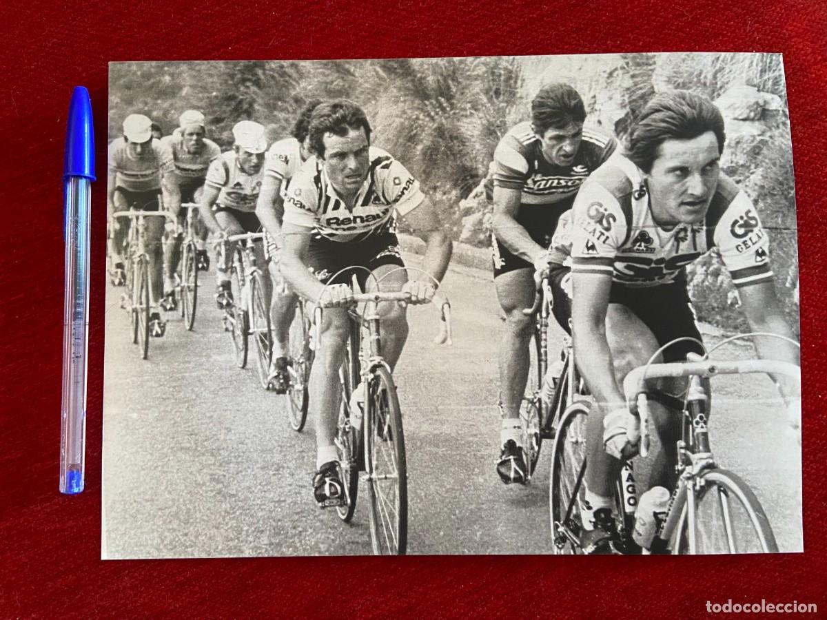 Coleccionismo deportivo: F26510 FOTO FOTOGRAFIA ORIGINAL CICLISMO BERNARD HINAULT (27-5-1980)GIUSEPPE SARONNI FRANCESCO MOSER