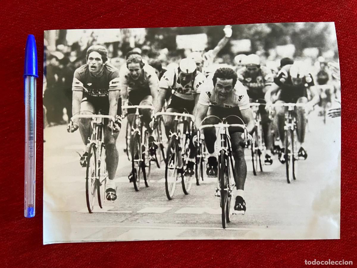 Coleccionismo deportivo: F26513 FOTO FOTOGRAFIA ORIGINAL CICLISMO BERNARD HINAULT GUIDO VAN CALSTER MARC DEMEYER