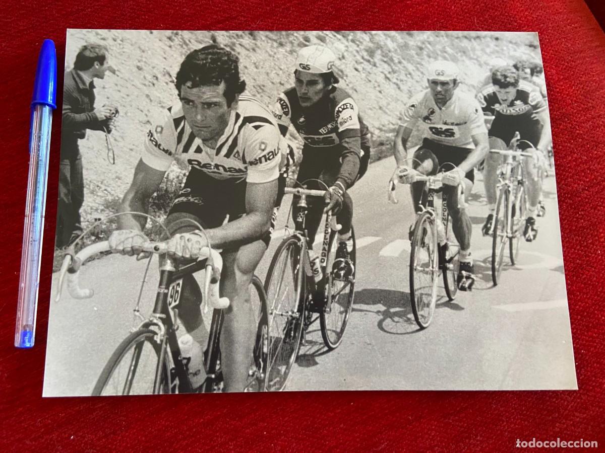 Coleccionismo deportivo: F26549 FOTO FOTOGRAFIA ORIGINAL CICLISMO BERNARD HINAULT (31-5-1980) SARONI PANIZZANA