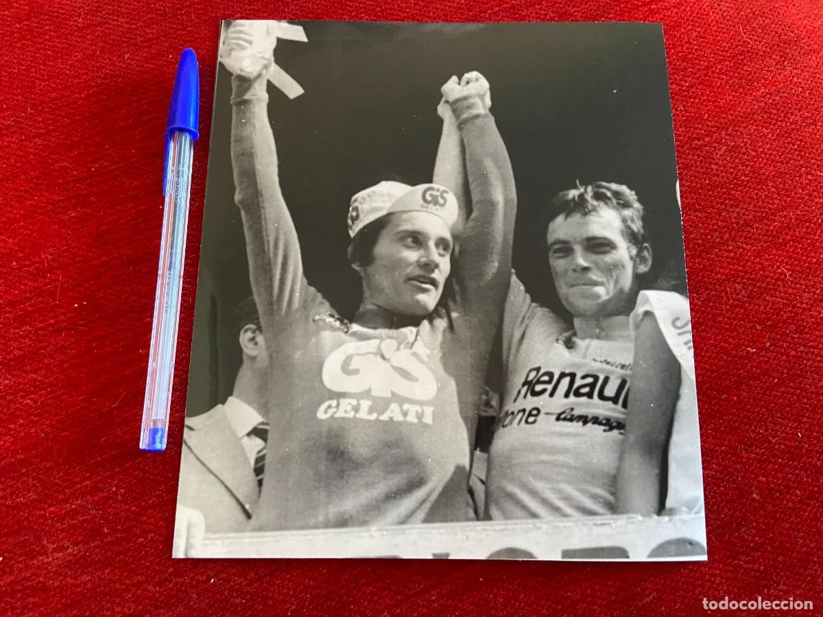 Coleccionismo deportivo: F26550 FOTO FOTOGRAFIA ORIGINAL CICLISMO BERNARD HINAULT GIUSEPPE SARONNI