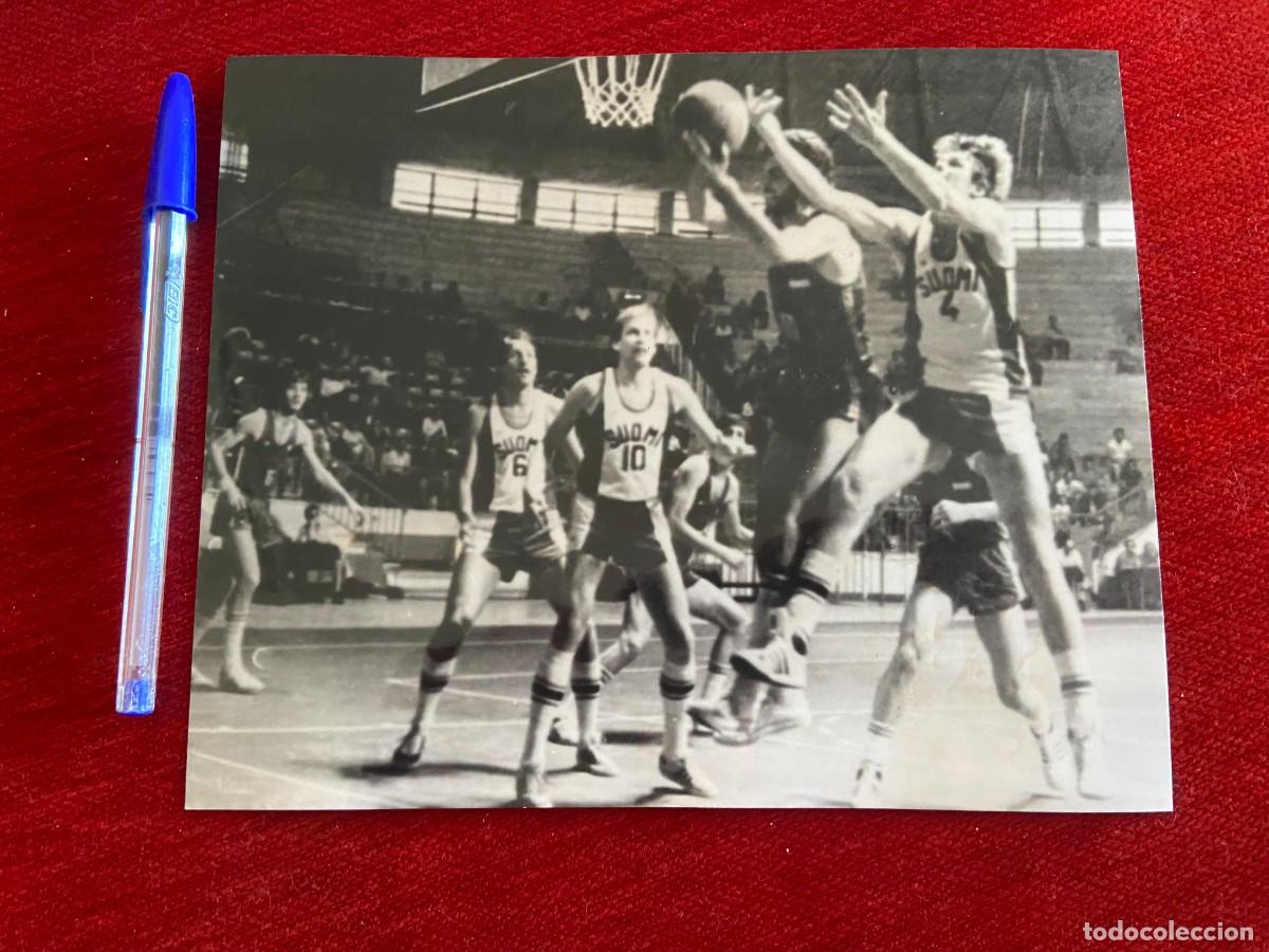Sports collectibles: F26939 FOTO FOTOGRAFIA ORIGINAL BALONCESTO ESPA&Ntilde;A 99-85 FINLANDIA (22-5-1979) RISTO LIGNELL