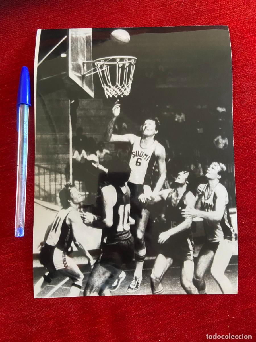 Colecionismo desportivo: F26940 FOTO FOTOGRAFIA ORIGINAL BALONCESTO ESPA&Ntilde;A 99-85 FINLANDIA (22-5-1979) RISTO LIGNELL