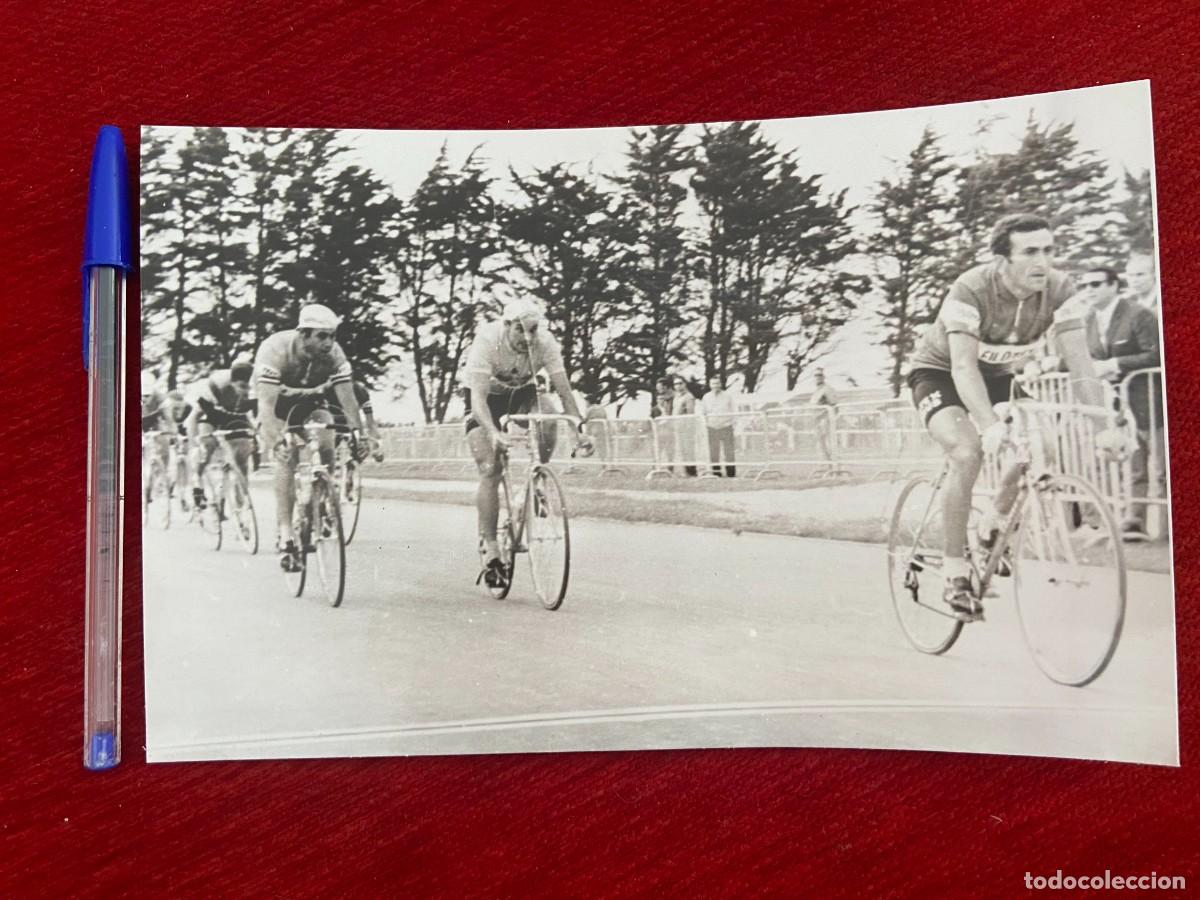 Coleccionismo deportivo: F27272 FOTO FOTOGRAFIA ORIGINAL CICLISMO TOUR FRANCIA 1968 DESCONOZCO QUIENES SON