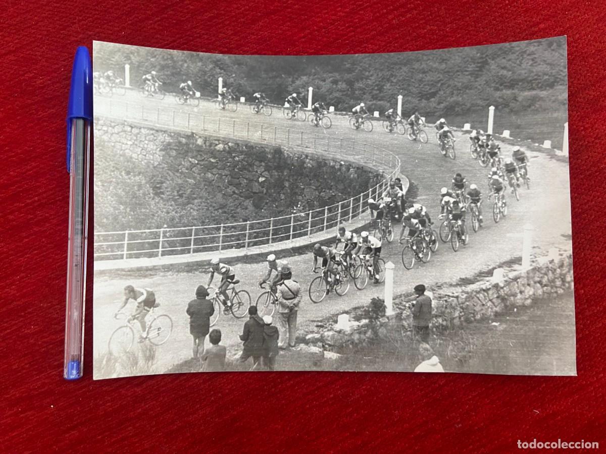 Coleccionismo deportivo: F27273 FOTO FOTOGRAFIA ORIGINAL CICLISMO TOUR FRANCIA (11-7-1968) PELOTON