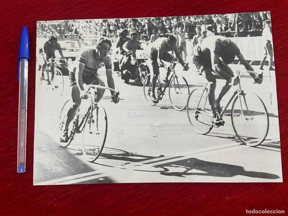 Coleccionismo deportivo: F27279 FOTO FOTOGRAFIA ORIGINAL CAMPEONATO DEL MUNDO CICLISMO 1973 GIMONDI LUIS OCA&Ntilde;A MAERTENS