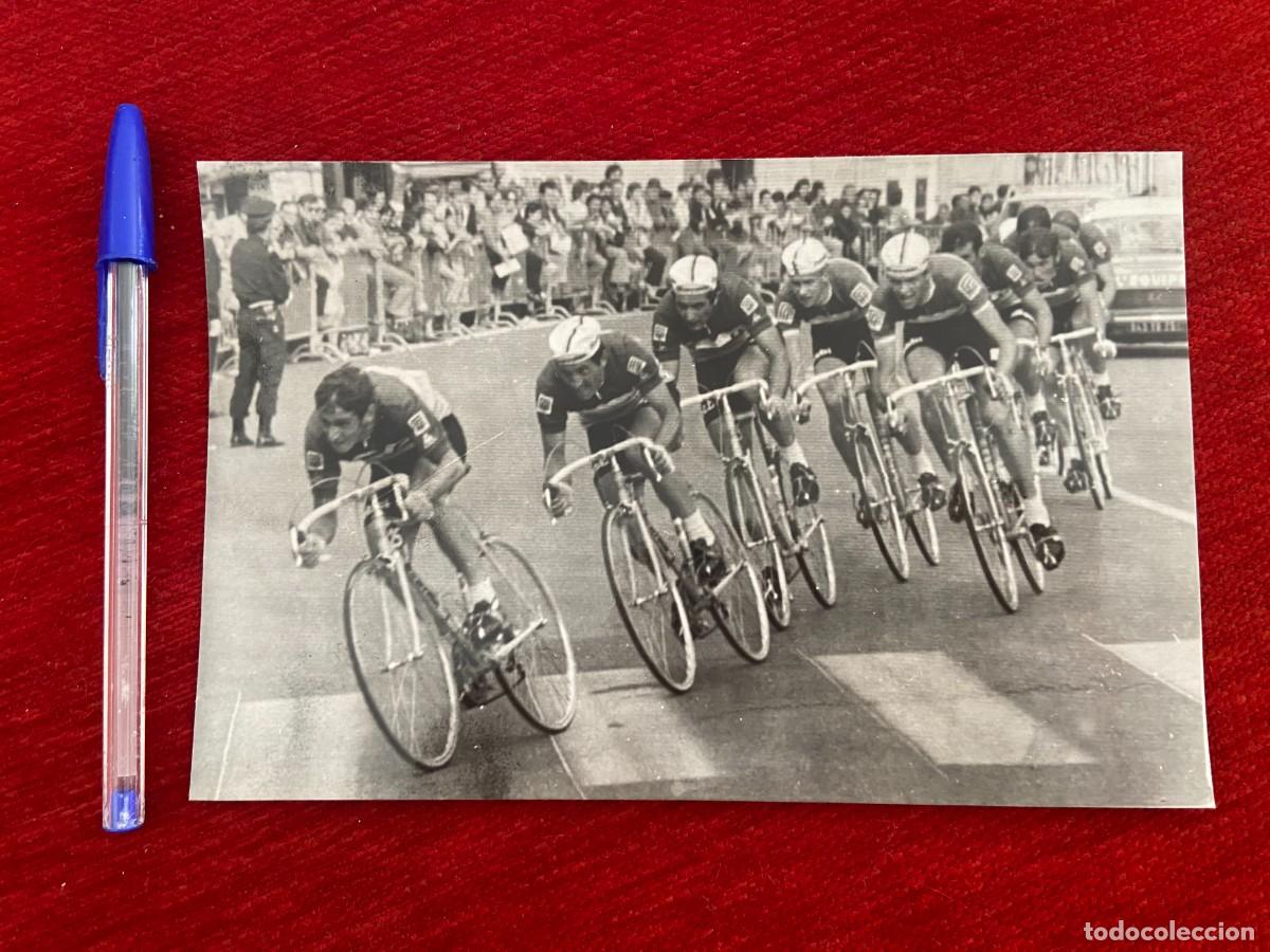 Coleccionismo deportivo: F27286 FOTO FOTOGRAFIA ORIGINAL CICLISMO TOUR 1971 EQUIPO FERRETTI