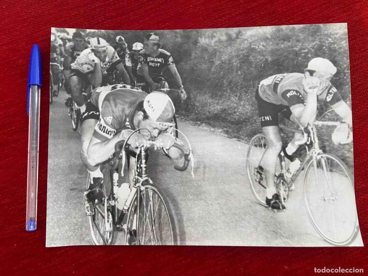 Coleccionismo deportivo: F27289 FOTO FOTOGRAFIA ORIGINAL CICLISMO TOUR FRANCIA 1971 HUELGA ERIC LEMAN VICTOR VAN SCHIL