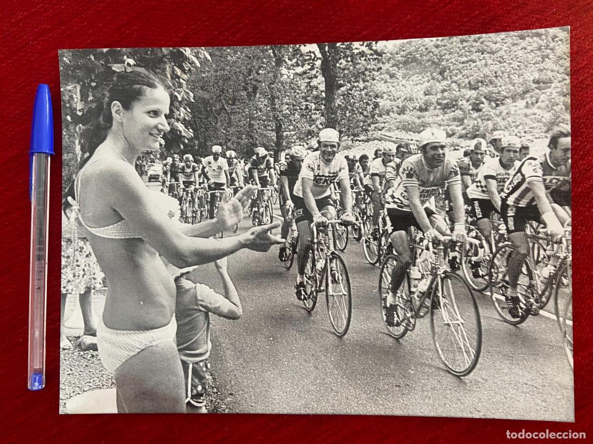 Coleccionismo deportivo: F27308 FOTO FOTOGRAFIA ORIGINAL CICLISMO TOUR FRANCIA (11-7-1980) PELOTON