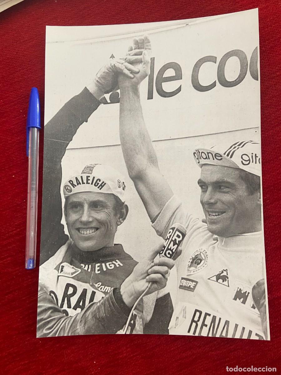 Coleccionismo deportivo: F27326 FOTO FOTOGRAFIA ORIGINAL CICLISMO TOUR FRANCIA (8-7-1980) BERNARD HINAULT JOOP ZOETEMELK
