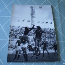 Coleccionismo deportivo: FOTOGRAFIA ORIGINAL AÑOS 70. PARTIDO FUTBOL LEVANTE-LERIDA. 18X13 CM.