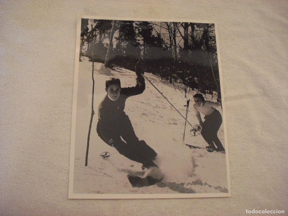 Coleccionismo deportivo: BETSY SUITE ,MIEMBRO DEL EQUIPO OLIMPICO NORTEAMERICANO DE ESQUI 1956 . FOTO 25 X 20 CM.