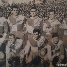 Coleccionismo deportivo: FOTOGRAFIA ORIGINAL DEL C.E.SABADELL FUTBOL CLUB TEMPORADA 1965-66 - FIRMADA POR LOS JUGADORES.