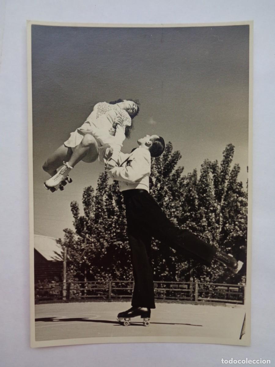 Sports collectibles: FOTO DE LOS PATINADORES FERNAND LEEMANS Y ELVIE COLLIN , CAMPEONES DEL MUNDO. DEDICADA Y FIRMADA