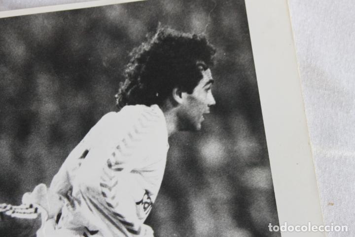 Coleccionismo deportivo: FOTO HUGO SANCHEZ REAL MADRID - Foto 2