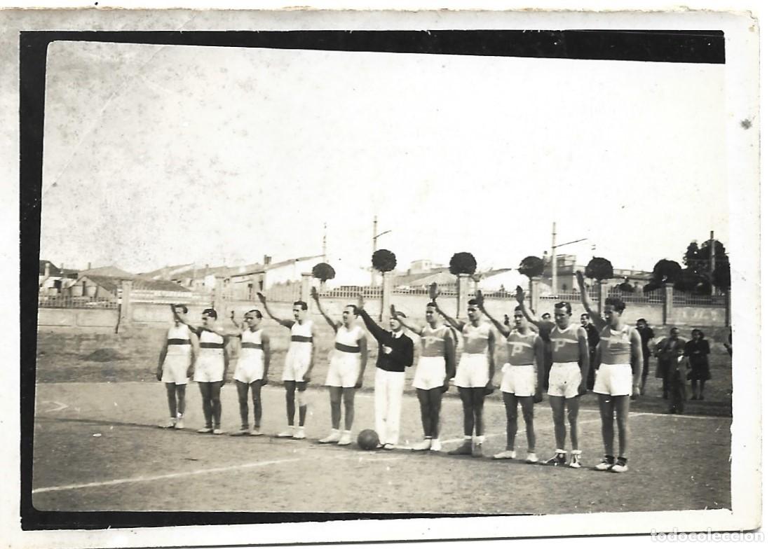 Coleccionismo deportivo: (F-170766)FOTOGRAFIA DEL EQUIPO DEL CLUB DE BALONCESTO EL PRAT