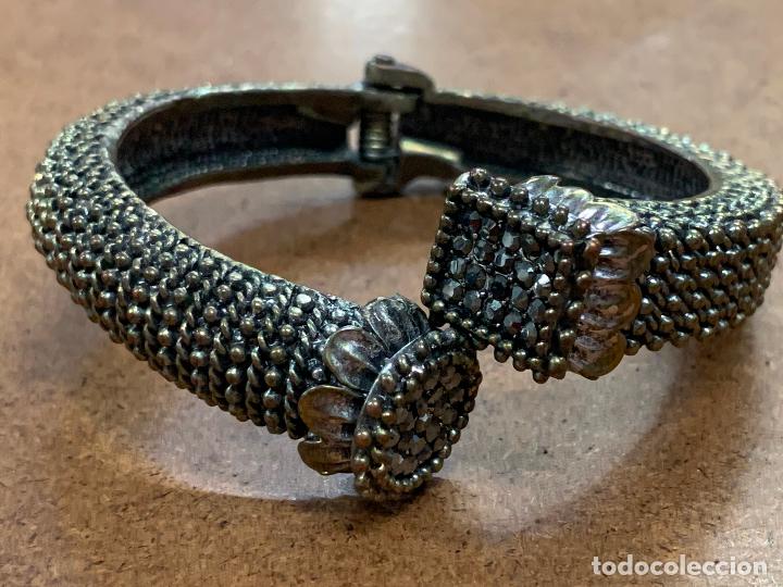 Collectionnisme sportif: Vistosa y original pulsera tipo nomeolvides o esclava. Talla unica..
