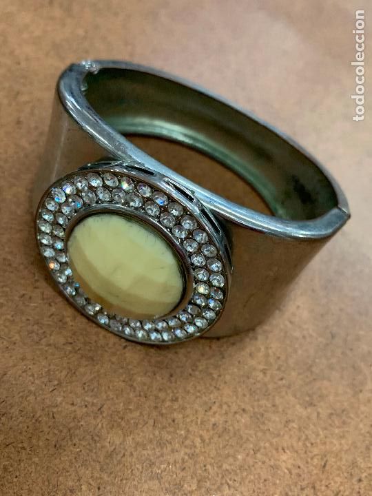 Collectionnisme sportif: Vistosa y original pulsera tipo nomeolvides o esclava. Talla unica..