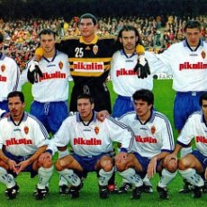 Coleccionismo deportivo: R. ZARAGOZA. ALINEACIÓN PARTIDO DE LIGA 1998-1999 EN EL CAMP NOU CONTRA EL BARCELONA. FOTO