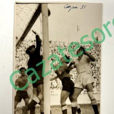 Coleccionismo deportivo: FOTOGRAFIA ORIGINAL FINEZAS COPA 1951 PARTIDO FUTBOL VALENCIA REAL MADRID