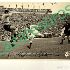 Coleccionismo deportivo: FOTOGRAFIA ORIGINAL FINEZAS 1951 1952 PARTIDO FUTBOL VALENCIA REAL MADRID - KIKE OLSEN SANTACATALINA