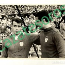 Coleccionismo deportivo: FOTOGRAFIA ORIGINAL FINEZAS 1954 1955 PARTIDO FUTBOL VALENCIA ESPAÑOL- KIKE Y TIMOR PORTERO