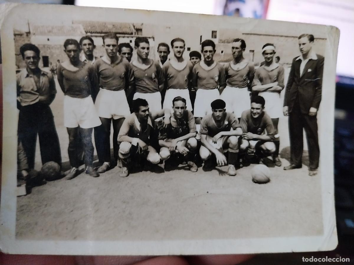 Sports collectibles: EQUIPO F&Uacute;TBOL A&Ntilde;OS 50 FOTOGRAFIA ORIGINAL BN 8,7 X 6CM A DETERMINAR