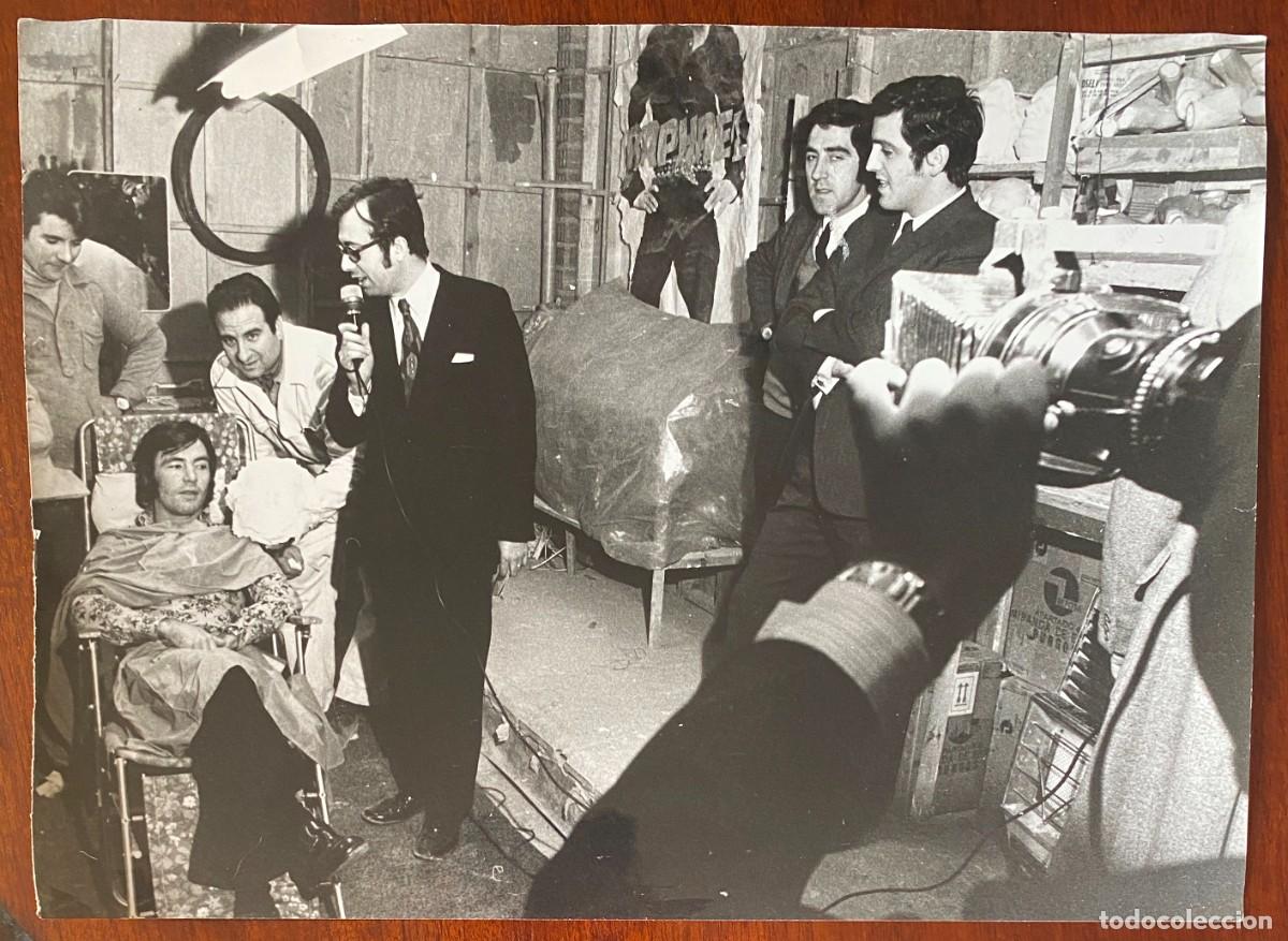 Collectionnisme sportif: ANTIGUA FOTOGRAFIA DE PRENSA MOTOCICLISMO ANGEL NIETO 1971, EN EL MUSEO DE CERA PARA REALIZANDOSE LA