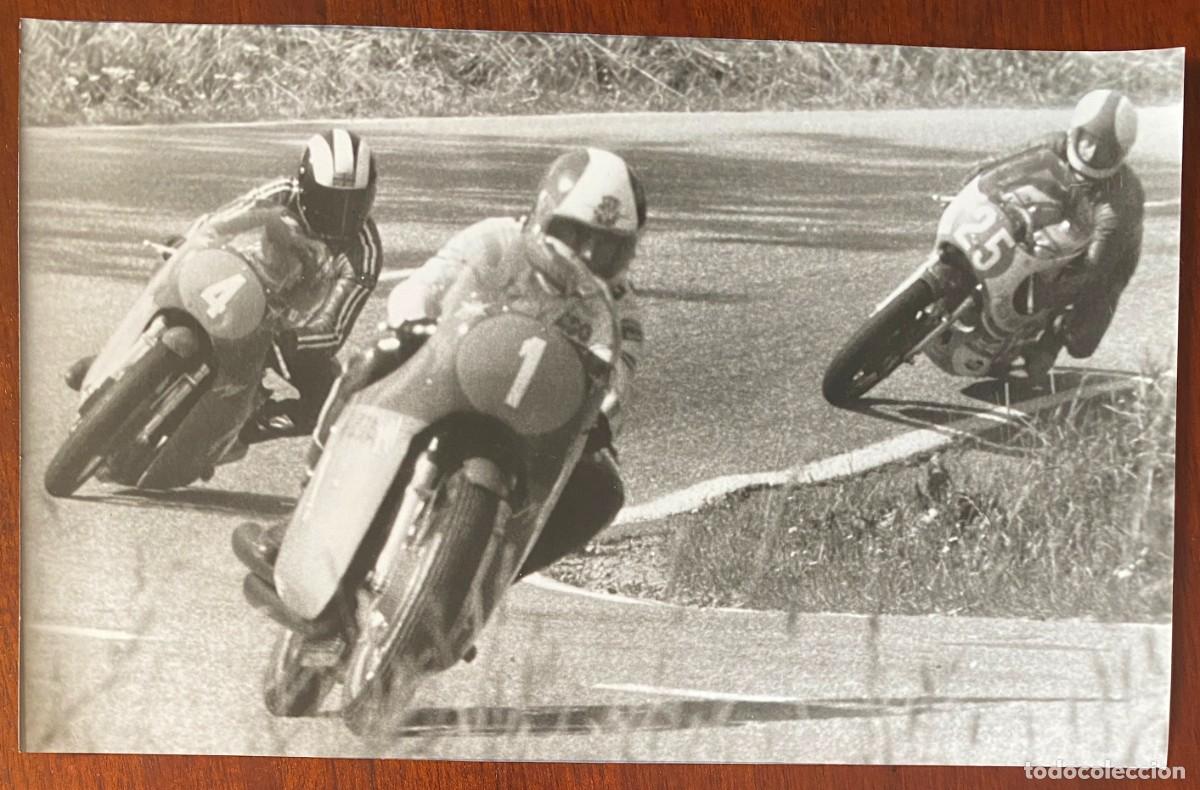 Coleccionismo deportivo: ANTIGUA FOTOGRAFIA DE PRENSA MOTOCICLISMO IMATRA, FINLANDIA, 1972 EL ITALIANO GIACOMO AGOSTINI, MOTO