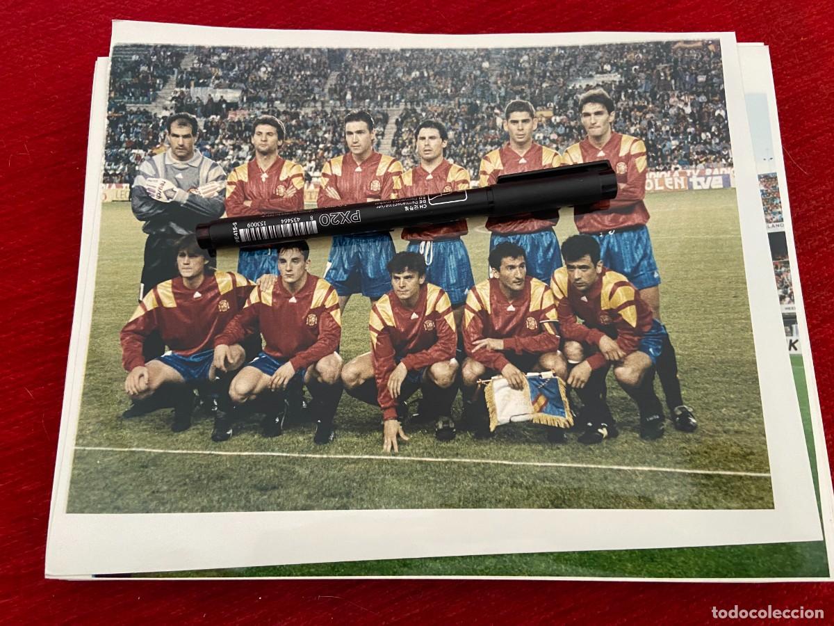 Collectionnisme sportif: F30909 FOTO FOTOGRAFIA ORIGINAL ONCE ALINEACION ESPA&Ntilde;A 3-1 IRLANDA NORTE (28-4-1993) BANDERIN