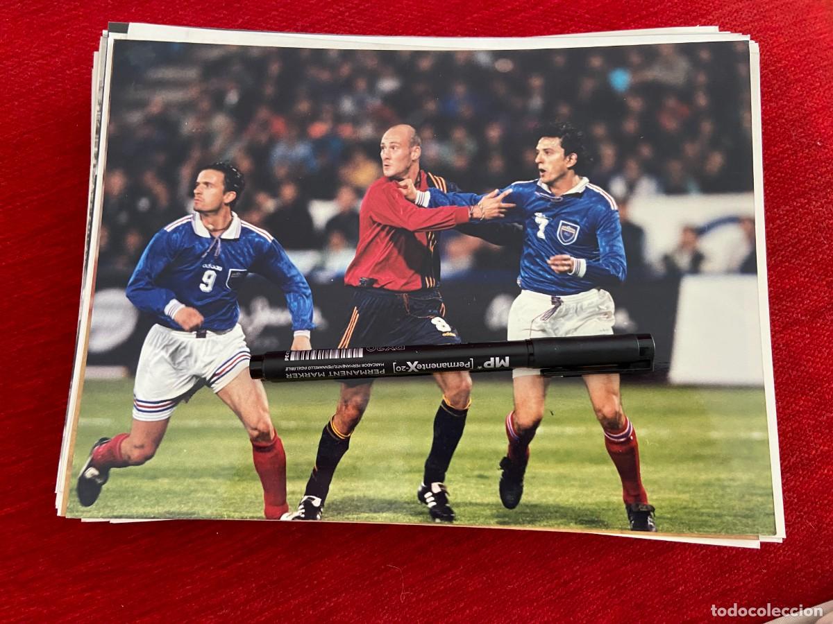 Collectionnisme sportif: F31118 FOTO FOTOGRAFIA ORIGINAL SERBIA Y MONTENEGRO 1-1 ESPA&Ntilde;A (30-4-1997) MIJATOVIC ROBERTO RIOS