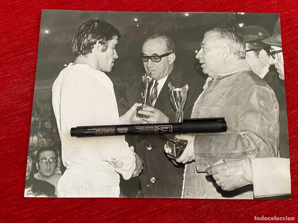 Collectionnisme sportif: F31330 FOTO FOTOGRAFIA ORIGINAL DINAMO ZAGREB IVICA MILJKOVIC (7-1-1971) TROFEO COPA