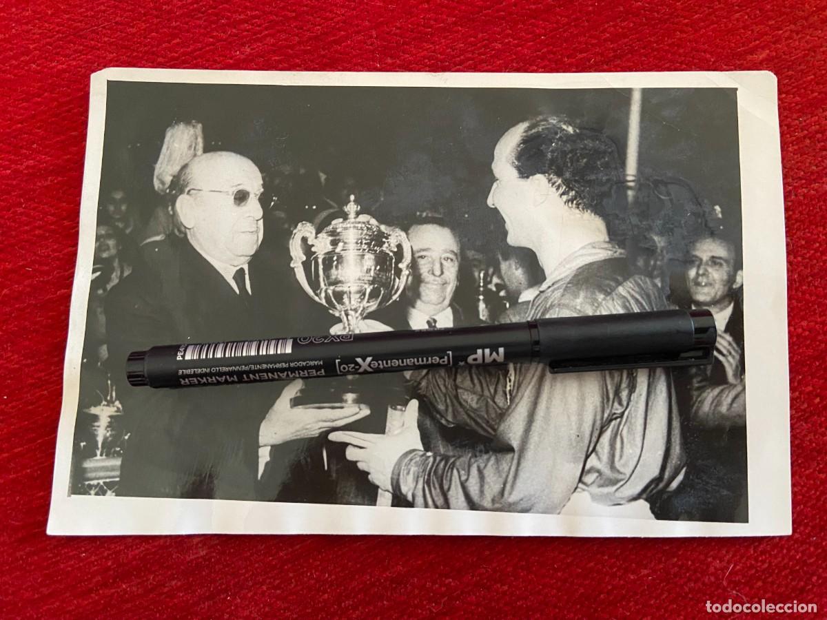 Sports collectibles: R26761 FOTO FOTOGRAFIA ORIGINAL ESPA&Ntilde;A CAMPEON MUNDIAL HOCKEY PATINES 1954 CONDE ALCAZAR DE TOLEDO