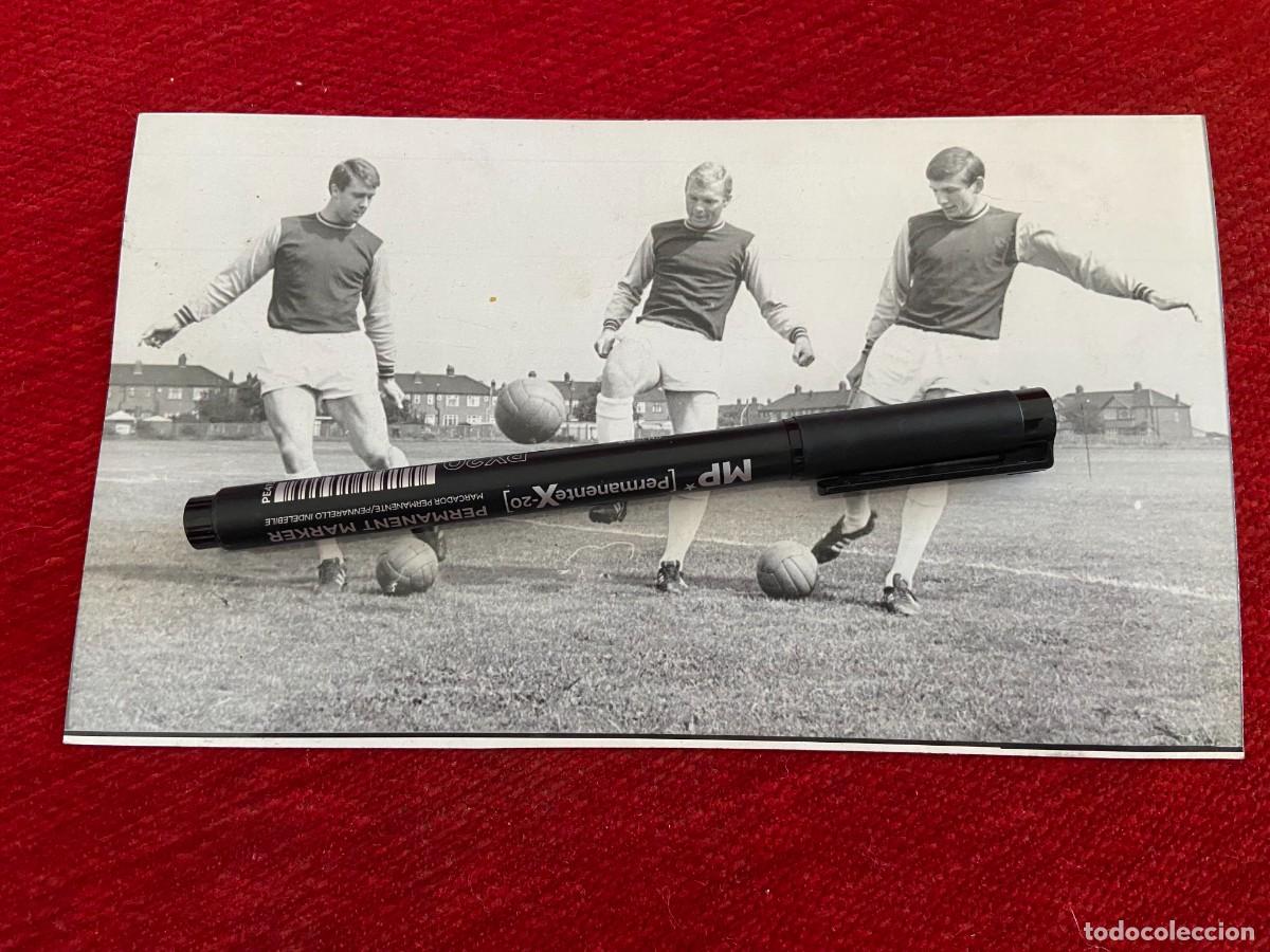 Sports collectibles: R26763 FOTO FOTOGRAFIA ORIGINAL (17-8-1966) BOBBY MOORE WEST HAM INGLATERRA
