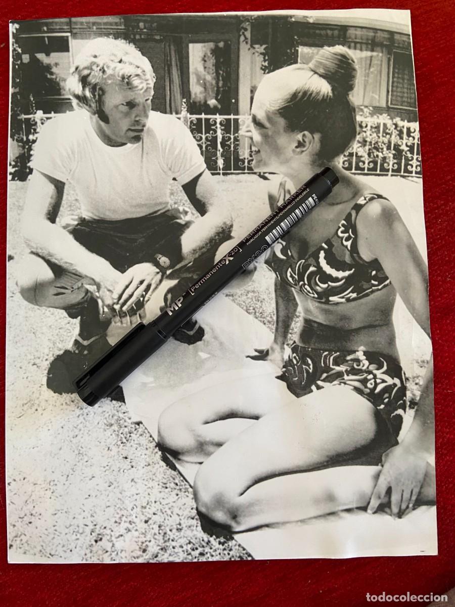 Sammelleidenschaft Sport: F31496 FOTO FOTOGRAFIA ORIGINAL INGLATERRA BOBBY MOORE (16-4-1970) BRIGITTE BECKENBAUER
