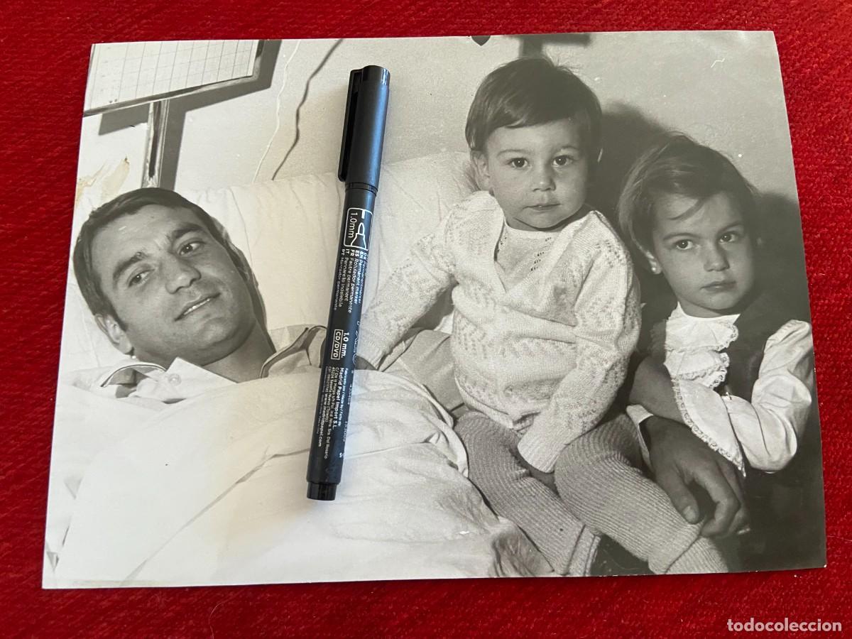 Sports collectibles: F31664 FOTO FOTOGRAFIA ORIGINAL VICENTE MIERA CON SUS HIJOS EN EL HOSPITAL