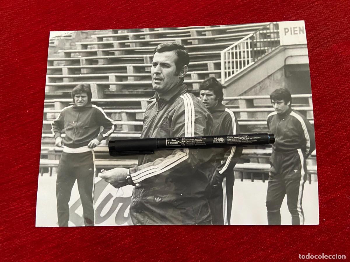 Sports collectibles: F31759 FOTO FOTOGRAFIA ORIGINAL MILJENKO MIHIC ENTRENADOR RED STAR ESTRELLA ROJA 1975